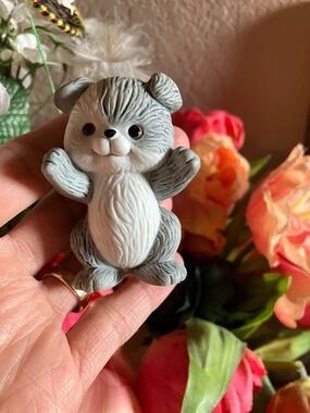 NEW Avon ceramic Gray and White Small Pet Figurine